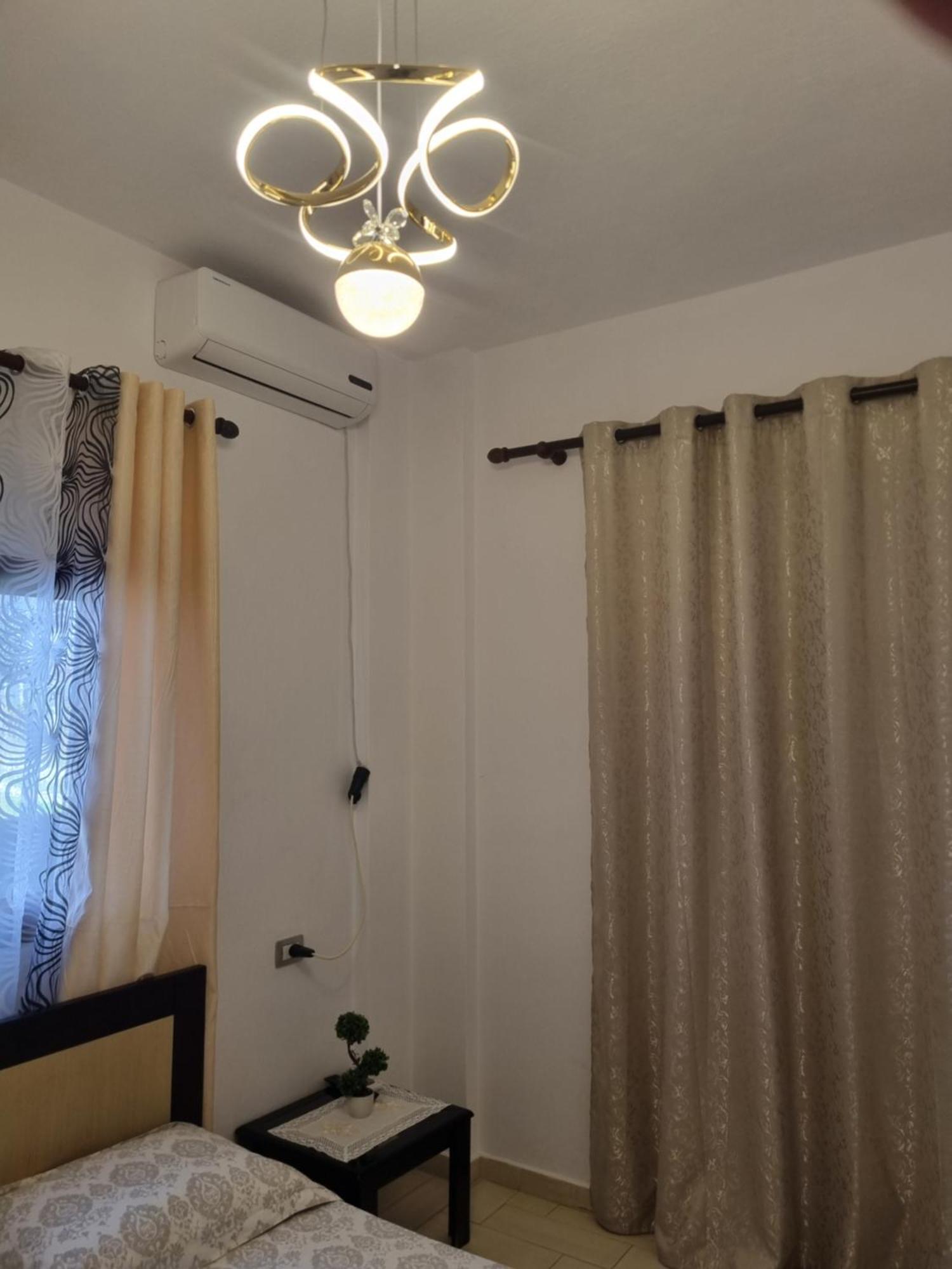 Apartment Besnik Brahimi 卡萨米尔 外观 照片