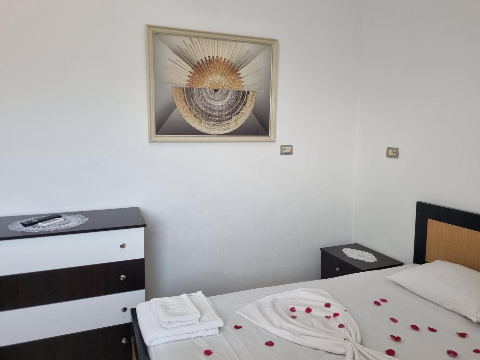 Apartment Besnik Brahimi 卡萨米尔 外观 照片