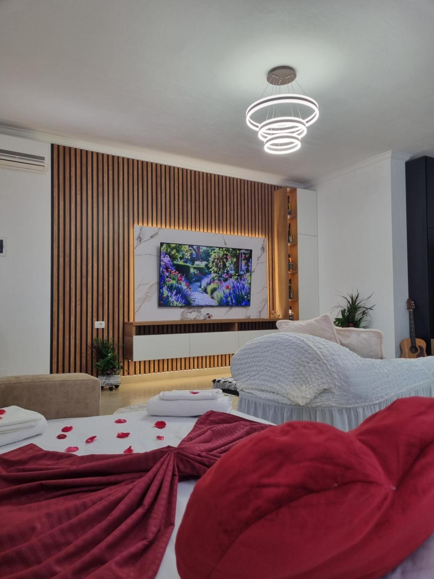 Apartment Besnik Brahimi 卡萨米尔 外观 照片
